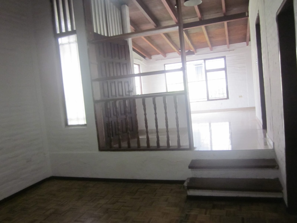 Casa con Ubicación Estratégica en Alquiler Sector La Gasca 