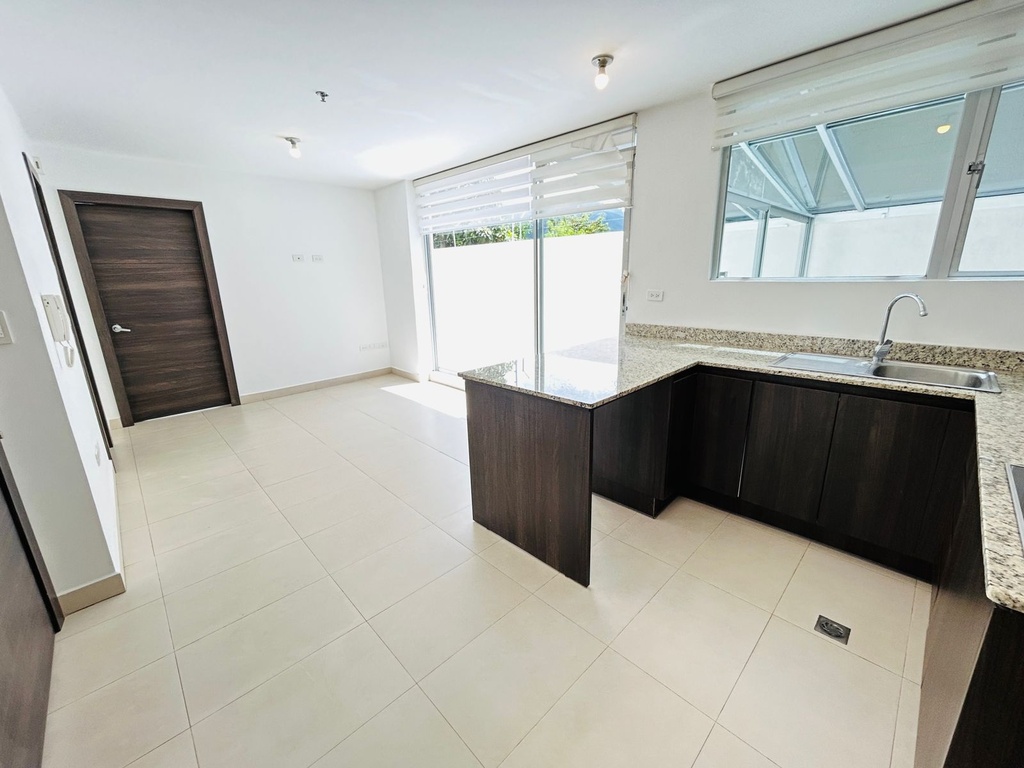 Suite Moderna en Alquiler Sector Cumbayá