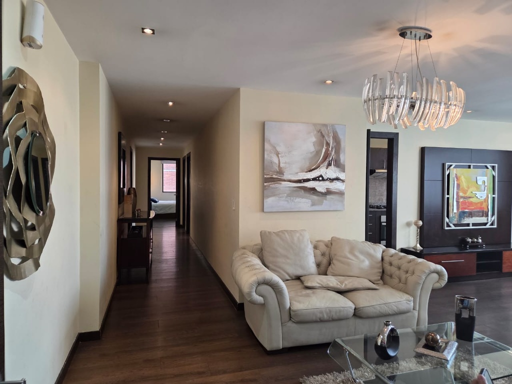 Departamento de 3 Dormitorios con Ubicación Estratégica en Alquiler Sector La Carolina 