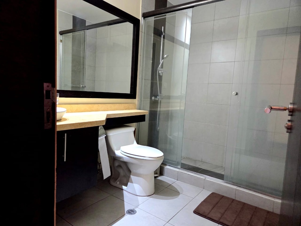 Departamento de 3 Dormitorios con Ubicación Estratégica en Alquiler Sector La Carolina 