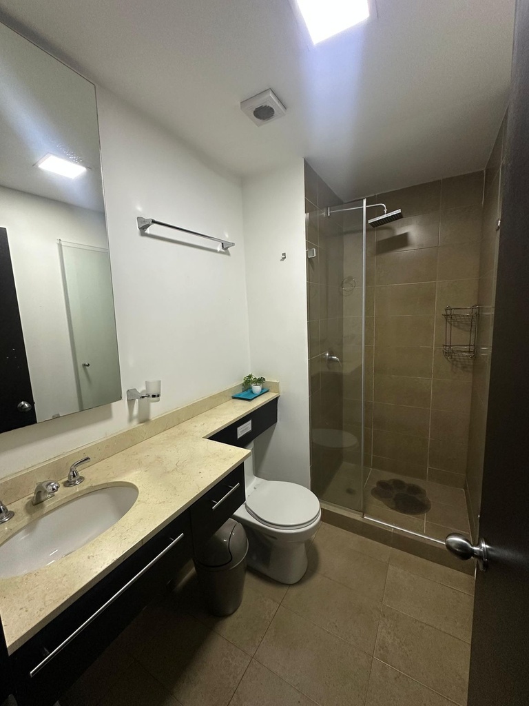 Departamento de 2 Dormitorios con Excelente Ubicación en Alquiler Sector República del Salvador