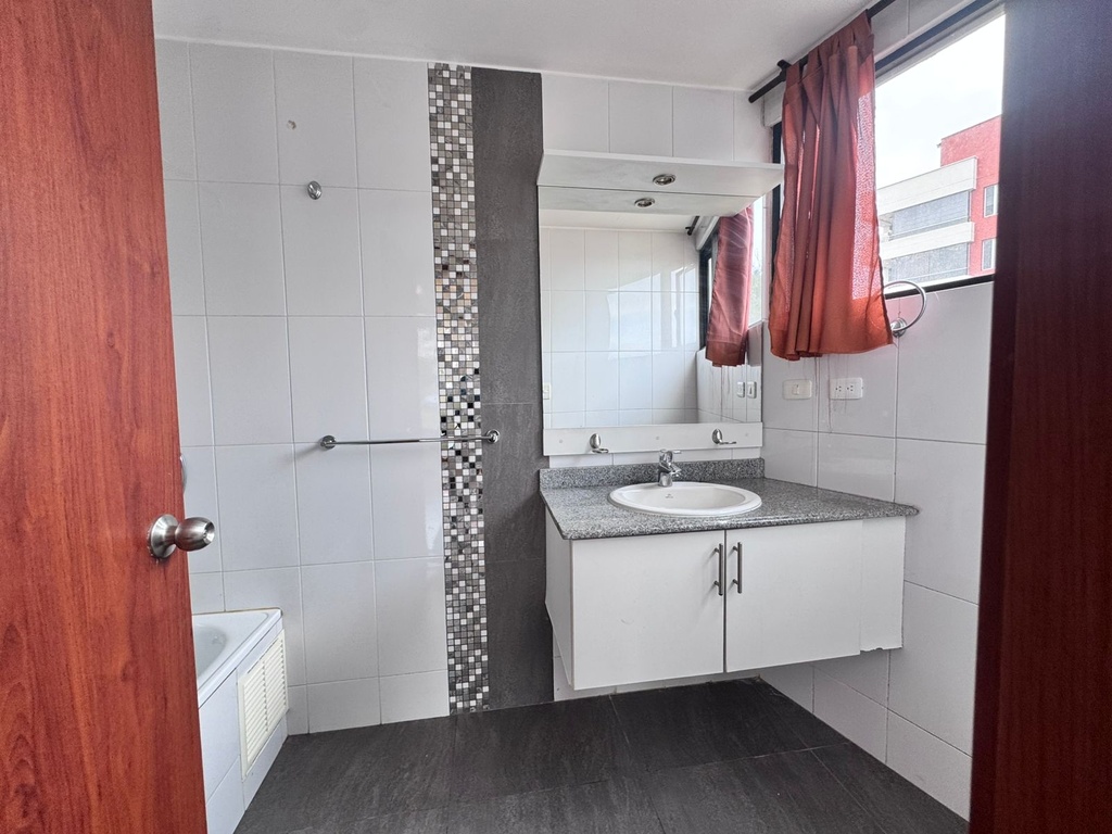 Departamento con Excelente Ubicación en Alquiler Sector El Batán