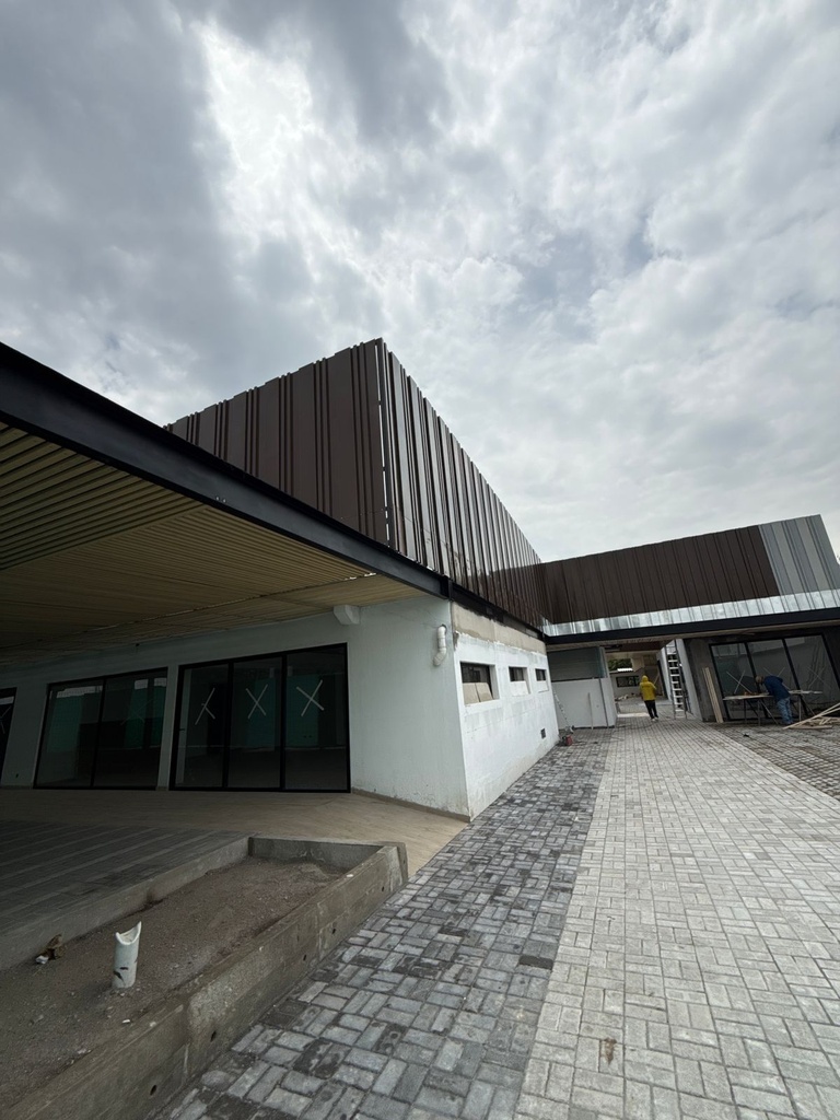 Local Moderno en Alquiler Sector Tumbaco  