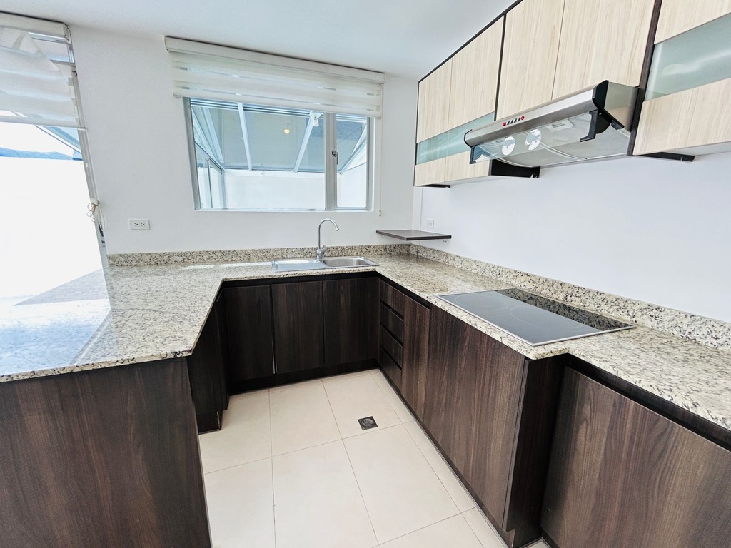 Suite Moderna en Alquiler Sector Cumbayá  