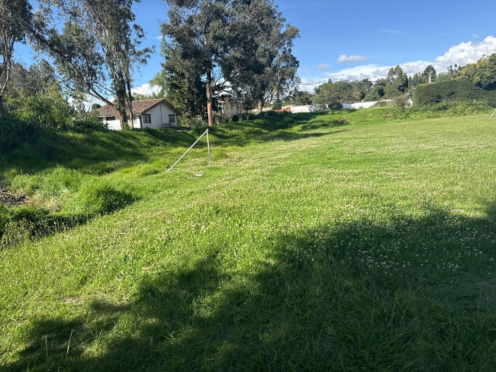 Terreno con Excelente Ubicación en Venta Sector Tumbaco