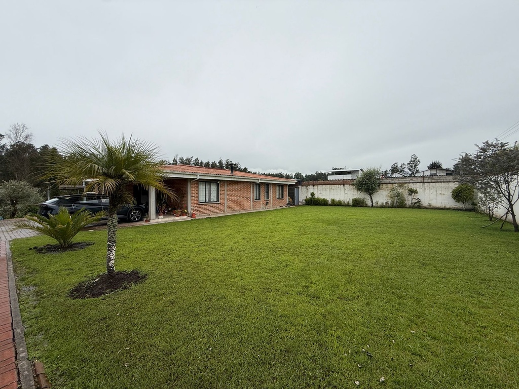 Casa con Piscina en Venta Sector Alangasí la Floresta de la Merced (copia)