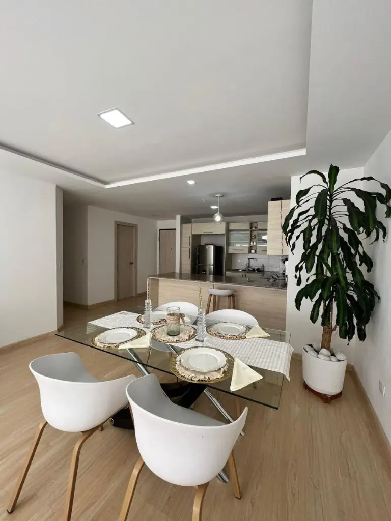 Orellana - Vendo Hermoso Dpto. Amoblado, Casi Nuevo - Moderno - 90 m², 2dorm, 2.5 Baños