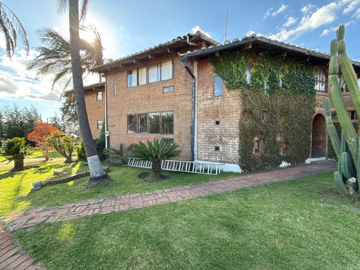 [Casa sector Rosa Blanca - RC] Casa Comercial en Alquiler con Ubicación Estratégica en Puembo Rosa Blanca